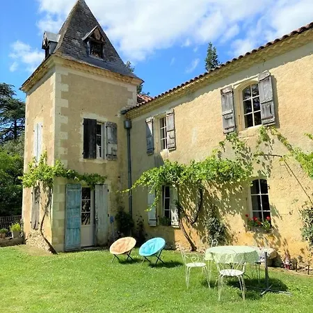 Presbytere D'arpentian Bed & Breakfast *
