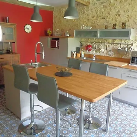Presbytere D'arpentian Bed & Breakfast